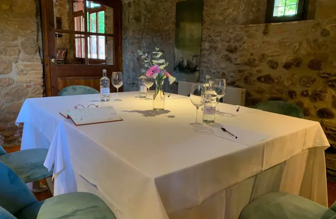 Eventos en Hotel Masía La Palma mesa con agua