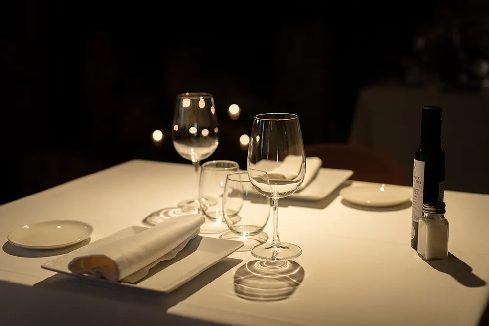 Vajilla en Restaurant sa Poma en Hotel Masía La Palma